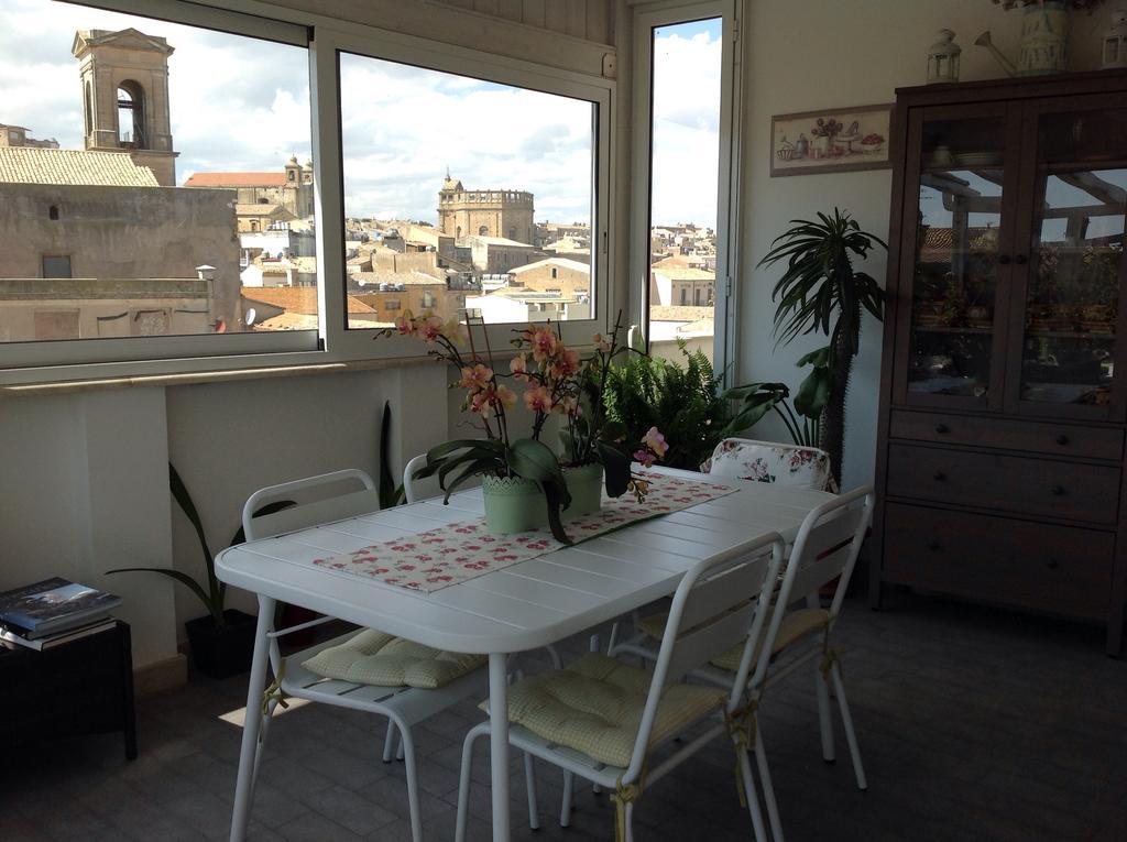 Appartement Attico Da Rosa Con Vista Spettacolare A 360 Gradi à Caltagirone Extérieur photo